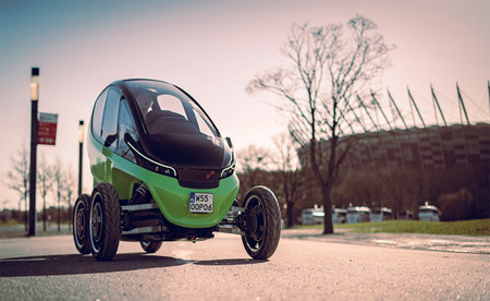 El rival polaco del Renault Twizy es un pequeño vehículo eléctrico que puede variar su anchura según la velocidad