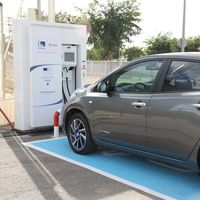 Pagar los puntos de recarga para coches eléctricos es cosa de todos los implicados, según la CNMC