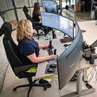 Sempre acreditamos que joysticks eram apenas para jogos: agora, também são usados para controlar escavadeiras e guindastes remotamente 