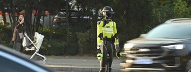 China implantou policiais robôs para controlar o trânsito, mas não vai demitir ninguém: empregos estão sendo protegidos por lei 