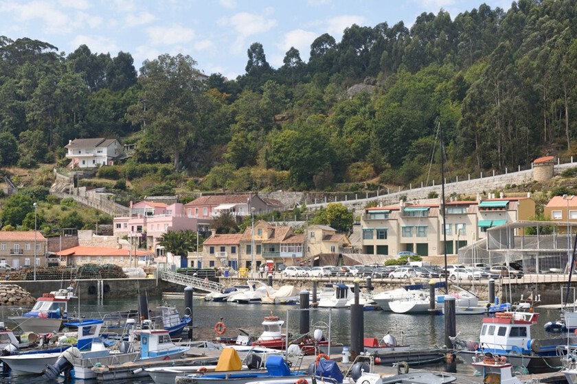Ni Sanxenxo ni Muros: el pueblo marinero casi desconocido de Galicia para dar paseos tranquilos por la playa y comer rico