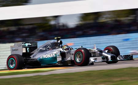 Nico Rosberg y Mercedes dominan una tórrida tercera sesión de entrenamientos libres