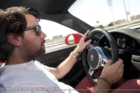 Porsche 911 Turbo conduciendo