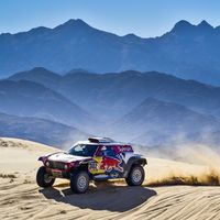 Stéphane Peterhansel gana la etapa por 15 segundos y el Dakar se comprime tras un mal día de Carlos Sainz