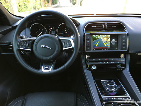 Jaguar F-PACE interior