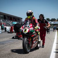 Álvaro Bautista explica la caída que retrasa el récord y no cree que el mundial peligre: "No hagamos un drama" 