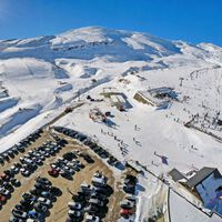La única estación de esquí de Cantabria ha gastado 600.000 euros para atraer más turismo camper. Lo que ha conseguido es ponerse a todo un pueblo en contra