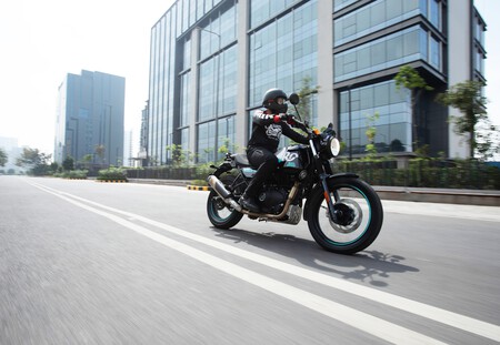 Royal Enfield Scram 411 2022 002