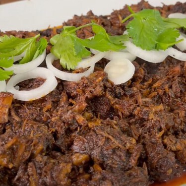 Para que el chilorio sinaloense te quede jugoso y lleno de sabor, solo necesitas chile guajillo