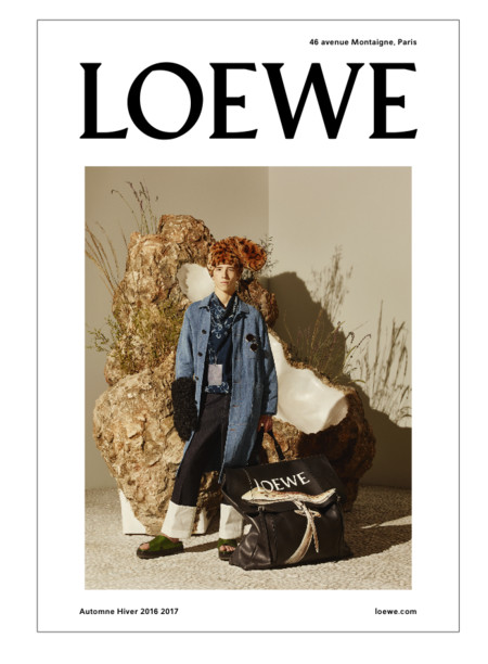 Para que todo el mundo pueda ver su nueva campaña Loewe empapela París durante la PFW