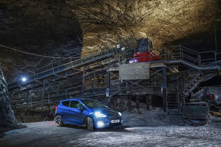 Así se comporta el Ford Fiesta ST en una mina de sal, a 400 metros bajo la superficie