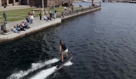 La primera tabla de Surf eléctrica te sorprenderá por su velocidad