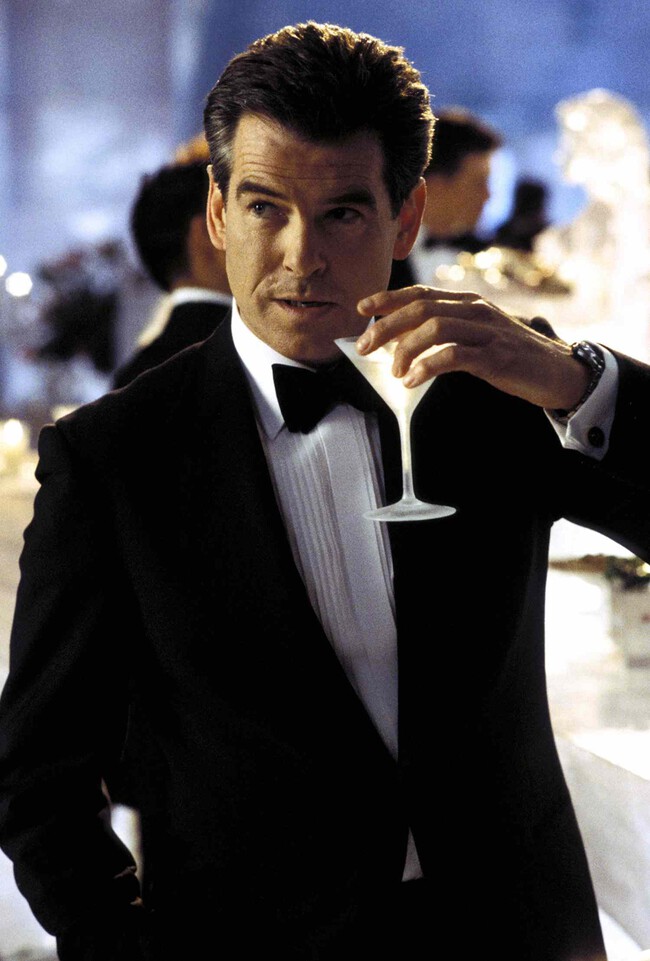 James Bond Estrena Un Nuevo Reloj Y No Es Un Rolex Ni Un Omega Sino Una Joya De La Segunda Guerra Mundial Que Es Una Verdadera Arma Por Si Mismo