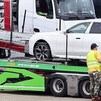 Esos BMW no son seguros y nadie debería comprarlos. BMW se planta contra el fondo de inversión que rescató 260 BMW de un barco incendiado y ahora quiere revenderlos