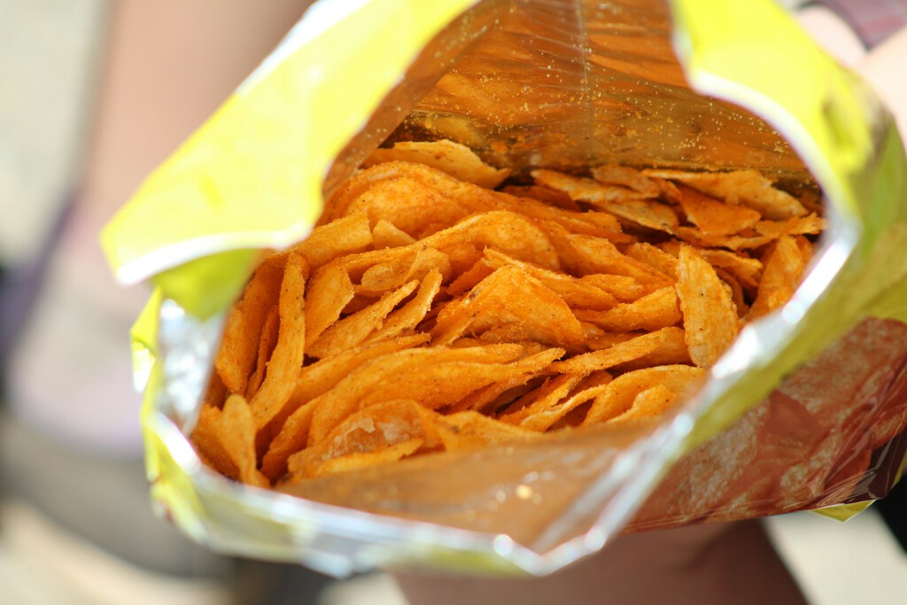 Las patatas de bolsa ya no se cierran con pinzas de tender, sino con este cacharro de Lidl por menos de 5 euros 