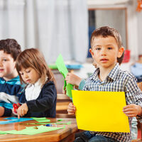 Aran, el niño que al año pasado decidía si ir o no al colegio, va contento cada día