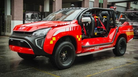El Red Rhino es el coche de bomberos más cañero que has visto recientemente