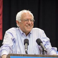 Bernie Sanders, senador de EEUU, sobre los despidos en XBOX: "Microsoft generó 101.000 millones de dólares en beneficios, y echa a 3.200 personas"