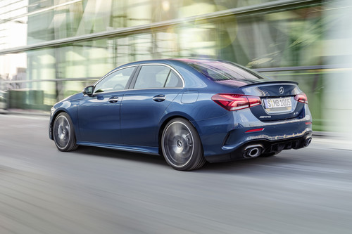 Así es el Mercedes-AMG A 35 4Matic Sedán, la berlina deportiva de acceso a la gama AMG, con 306 CV