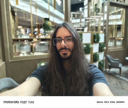 retrato Motorola Razr Fold