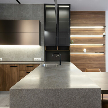 Adiós a los azulejos de toda la vida: el revestimiento tendencia que se impone en las cocinas en 2026  