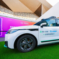 En EEUU están hartos de usar robotaxis, pero en Europa es cosa del futuro. Hasta ahora: los primeros taxis sin conductor están en camino y no son de Tesla ni Uber. Son chinos