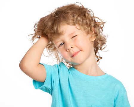 Dermatitis seborreica en niños y adolescentes: por qué se produce picor y descamación del cuero cabelludo y cómo tratarlo