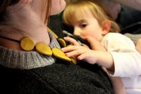 La lactancia no está contraindicada en mujeres con implantes de silicona PIP, según la AEP 