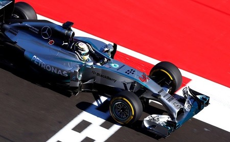 Lewis Hamilton se muestra intratable. Fernando Alonso sin pena ni gloria, octavo