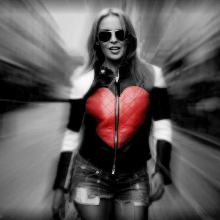¡Kylie Minogue is in da haaaus! habemus nueva canción con vídeo incluido