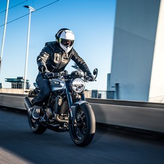 Debroussailleuse Husqvarna Cache Réservoir Gauche Pour Husqvarna 701 Svartpilen (2018-2021) - Occasion, Bon état Vis De Purge