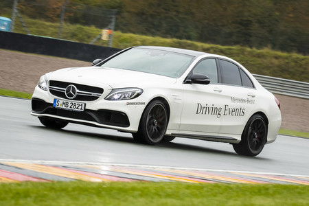 Así es un curso de conducción de Mercedes-Benz y Bridgestone en Sachsenring