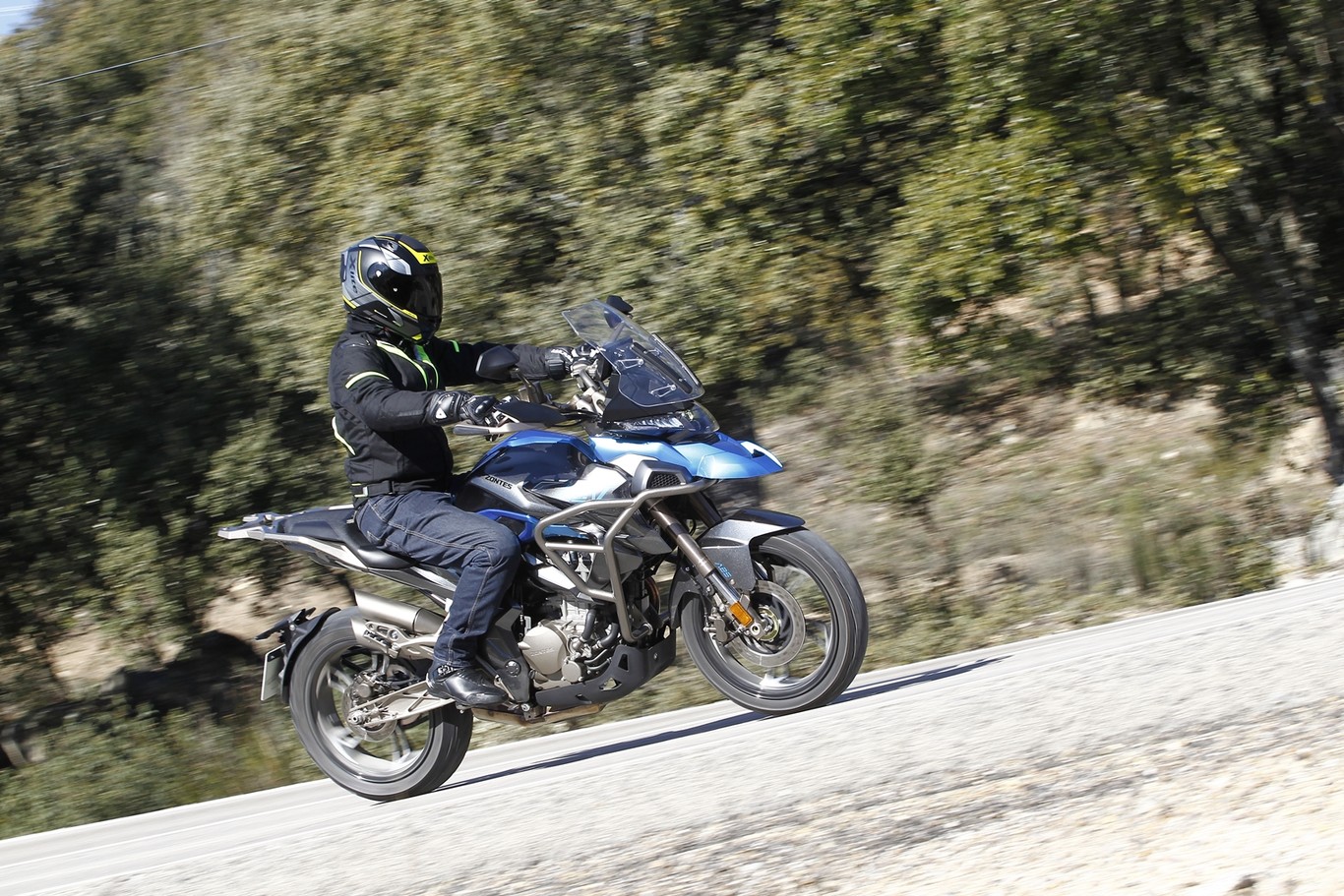 Probamos la Zontes T-310: una moto trail para el carnet A2 agresiva y ultraequipada a un precio imbatible