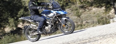 Probamos la Zontes T-310: una moto trail para el carnet A2 agresiva y ultraequipada a un precio imbatible