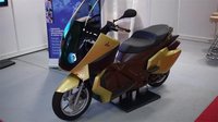 Scooter eléctrico fabricado de lino