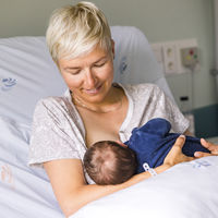 El apoyo del personal sanitario es fundamental para que las madres inicien con confianza y seguridad la lactancia materna