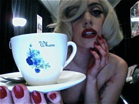 ¡Lady Gaga hermafrodita y su famoso pene ya no son un misterio sin resolver para nosotros!