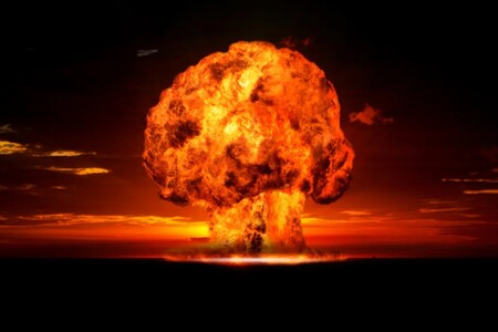 Así fue la explosión (en el aire) de la bomba rusa Tsar que tenía 3.000 veces la potencia de la que se lanzó en Hiroshima