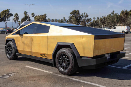 Tesla Cybertruck Oro Zaga