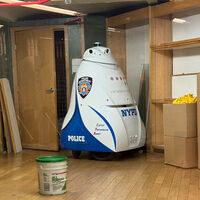 Nueva York quiso probar un robot policía patrullero, resultó ser el Roomba más caro de la ciudad