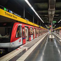 CAF decidió hacer negocios en Israel: fue el comienzo de un efecto dominó que le ha dejado sin metro de Barcelona