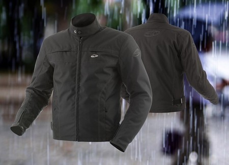 Nueva NK2 de AXO, la chaqueta urbanita pensada para días lluviosos