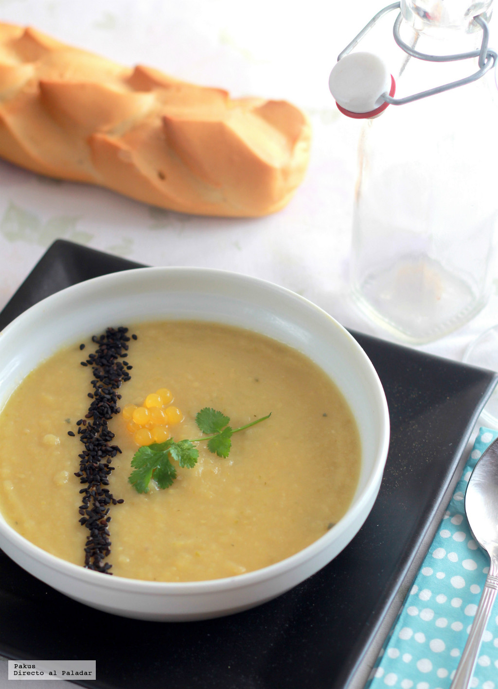 Crema de calabacín con cebolla caramelizada y manzana ácida