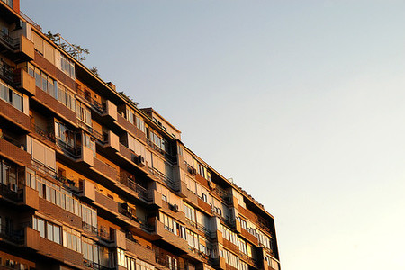 España es medalla de oro en las bajadas en la actividad de construcción