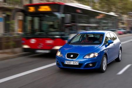 Sensual forma de promocionar el antiguo SEAT León en Rusia