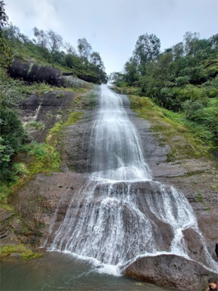 En medio de la Sierra de Puebla y rodeado de cascadas, se encuentra este Pueblo Mágico, perfecto para relajarte