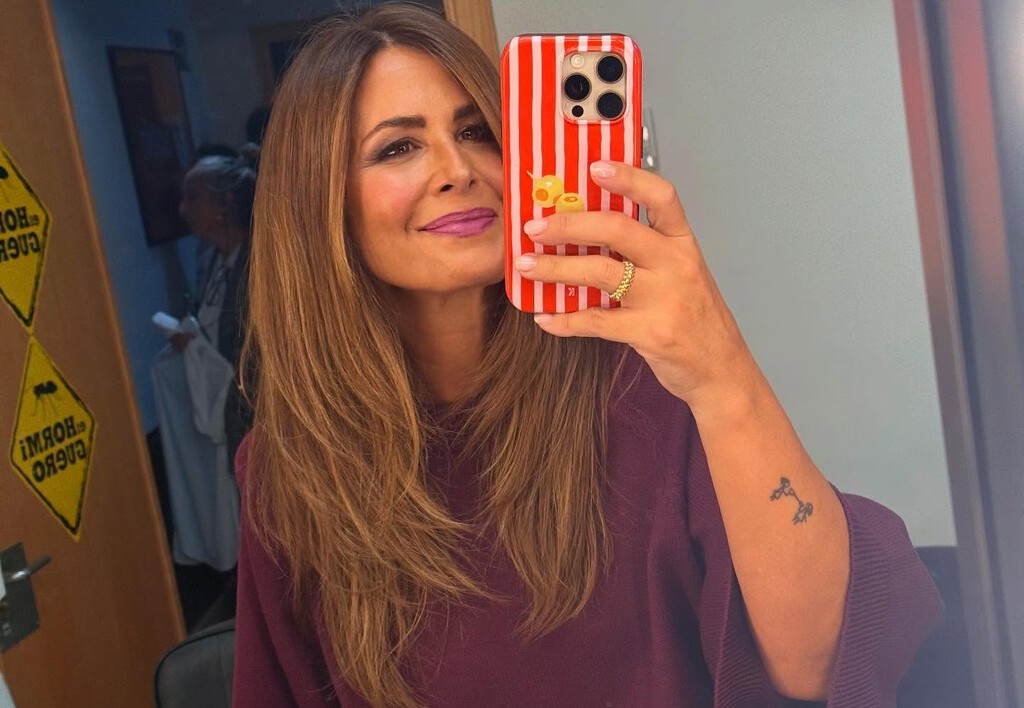 Nuria Roca triunfa con los botines marrón chocolate que adoran las pijas de más de 40 años para ir elegantes en otoño 