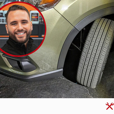 Juan José Ebenezer, mecánico: “no hay que dejar el coche aparcado con las ruedas giradas porque puedes hacer que termine en el taller” 