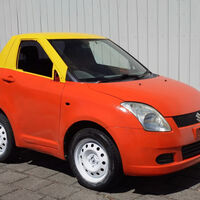 Partió un Suzuki Swift en dos para crear un “auto de juguete” para adultos: el resultado es tan divertido como peligroso 