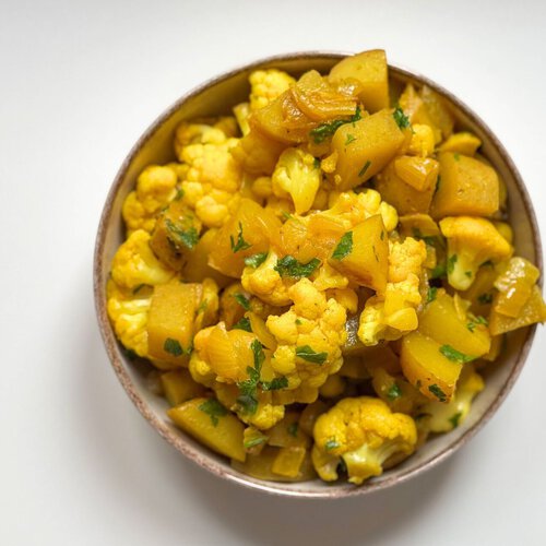Aloo gobi, receta fácil del tradicional curry indio de coliflor y patata